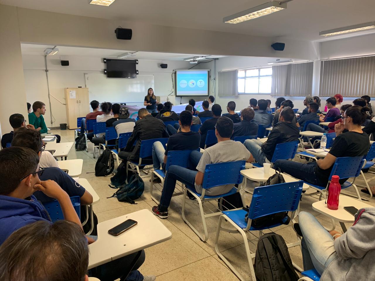Palestra "O que todo mundo precisa saber sobre UX", ministrada por Ludimila Silvânia Spíndola Palestra "O que todo mundo precisa saber sobre UX", ministrada por Ludimila Silvânia Spíndola